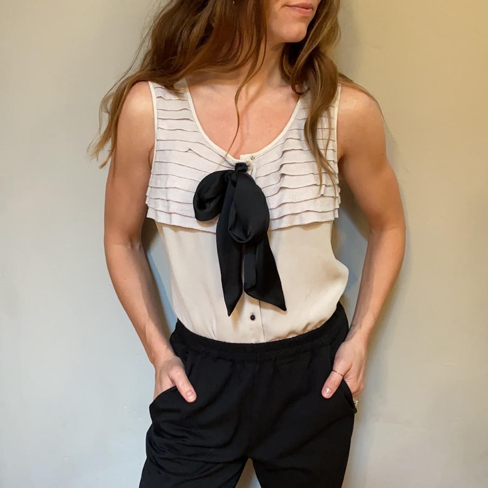 sleeveless blouse with buttons and bow